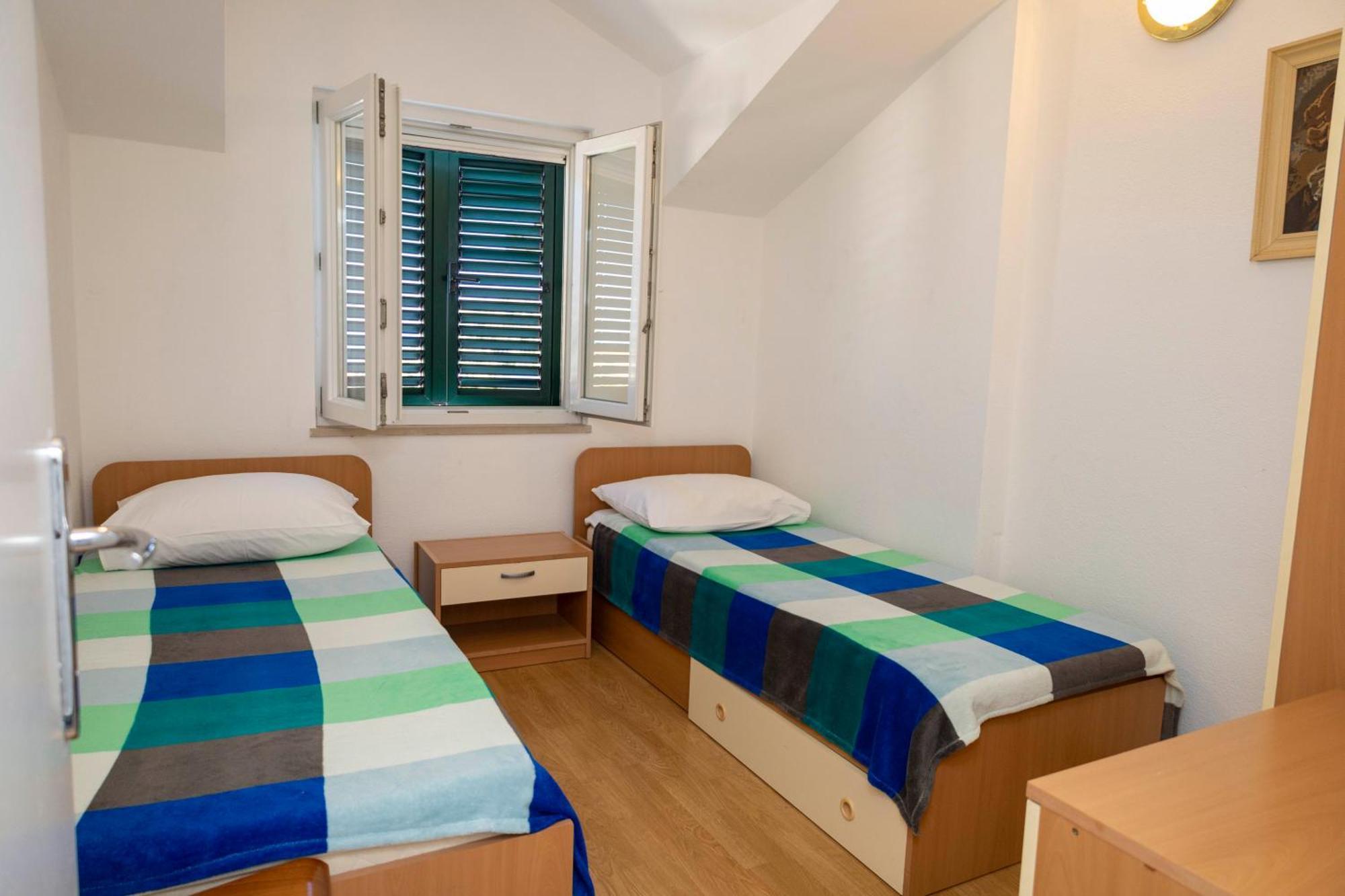 Apartments Jaksic - Zile Supetar Eksteriør billede