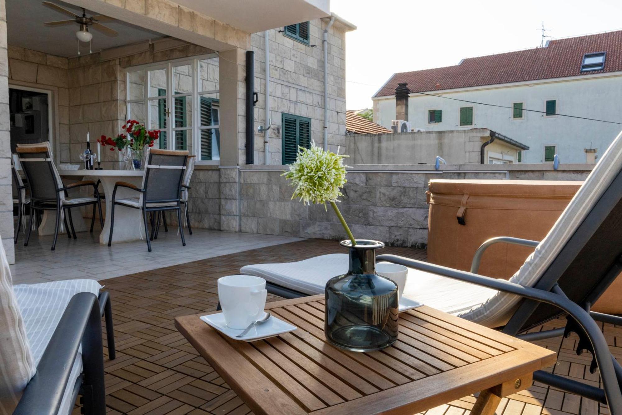 Apartments Jaksic - Zile Supetar Eksteriør billede